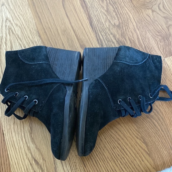 10/$25 Lucky Jeans// black booties, size 7.5 - Picture 4 of 6